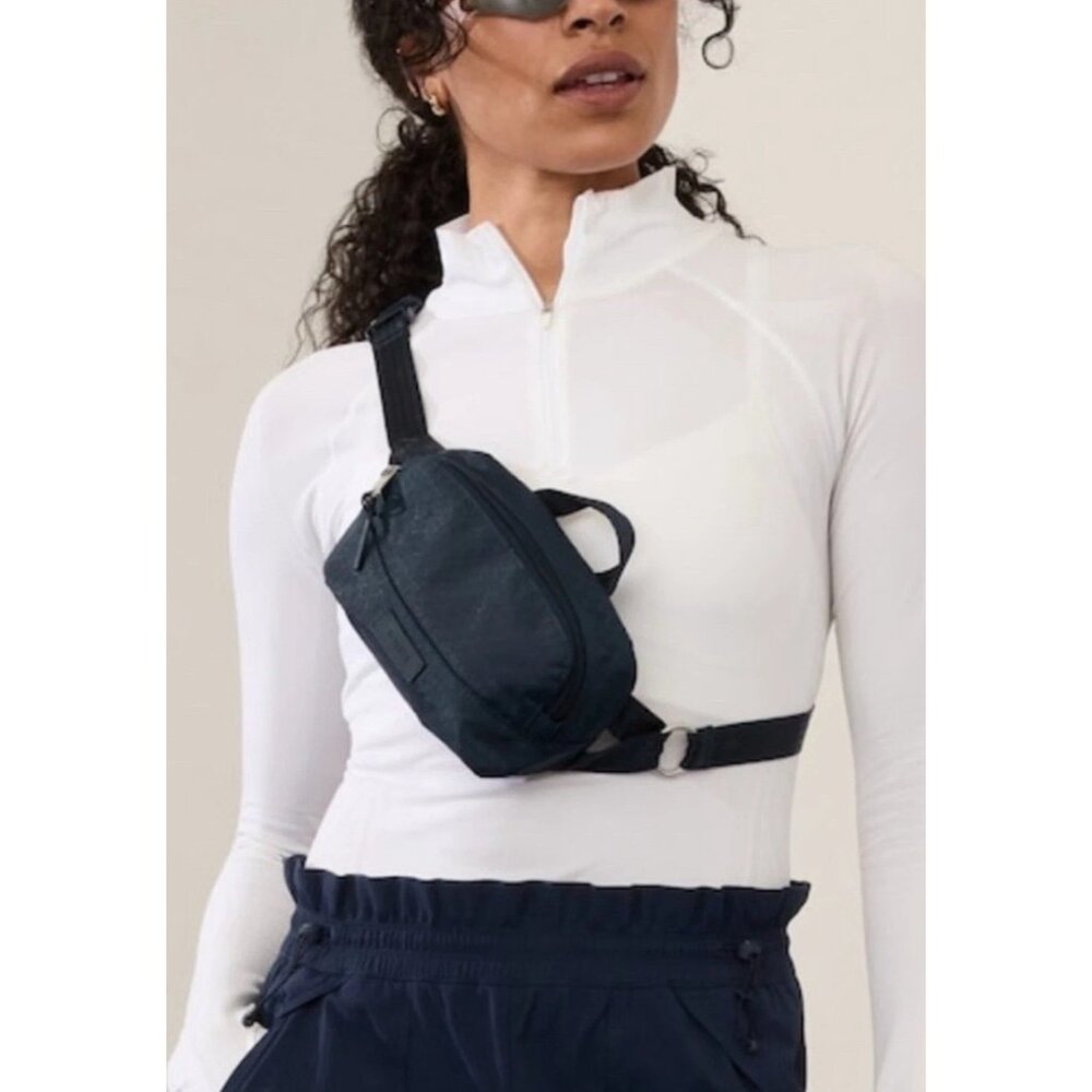 Athleta Excursion Crossbody Belt Bag Waist Purse Dark Navy Blue